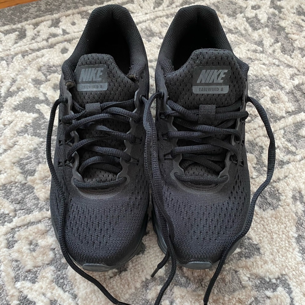 Nike Tailwind 8 - Women’s